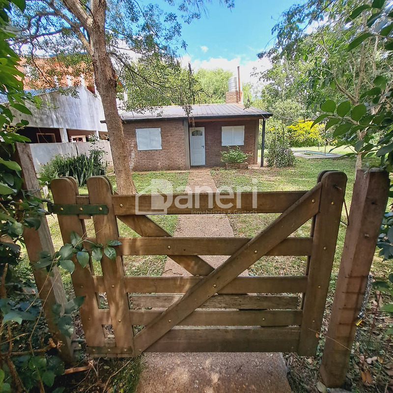 Vende Casa quinta en Esquina Centrica