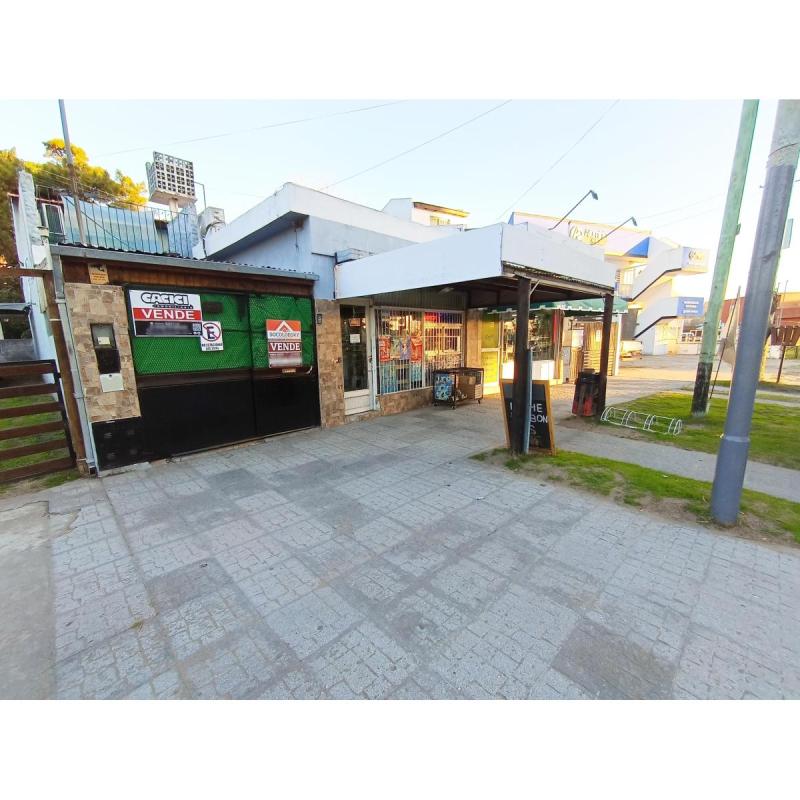 Casa + local kiosco tradicional en rotonda principal