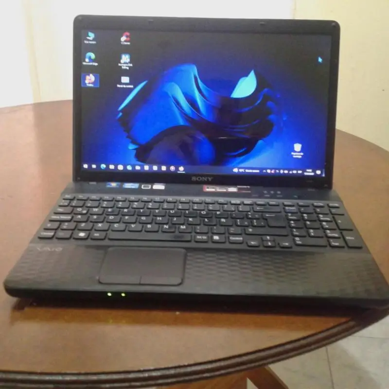 Sony VAIO *i3-2350M CPU @2.30GHz  2.30GHz *12GB de RAM *Windows 10 Pro 64bits y OFFICE