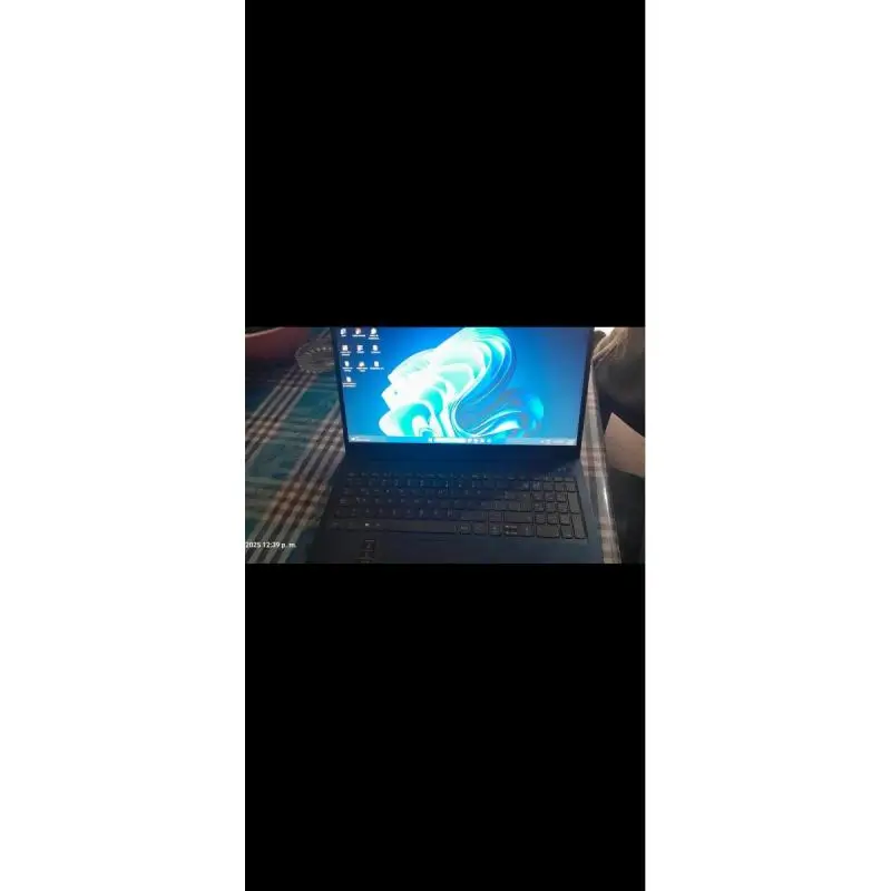 Vendo Notebook Lenovo por viaje poco uso