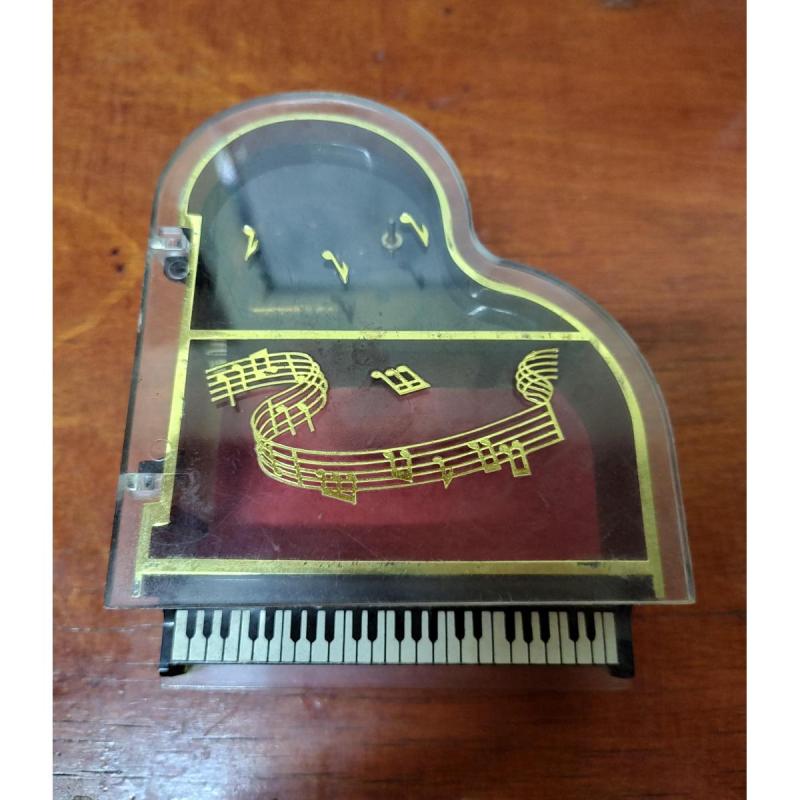 Caja musical vintage piano