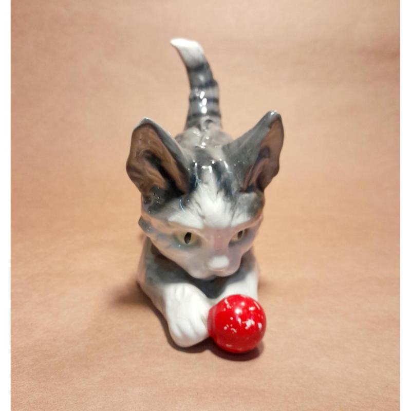 Gato Jugando Con Pelota Roja Cerámica Goebel W. Germany - 2