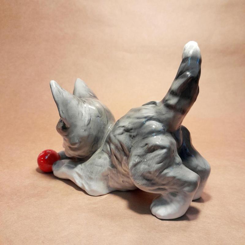 Gato Jugando Con Pelota Roja Cerámica Goebel W. Germany - 4