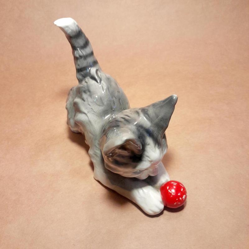 Gato Jugando Con Pelota Roja Cerámica Goebel W. Germany - 6