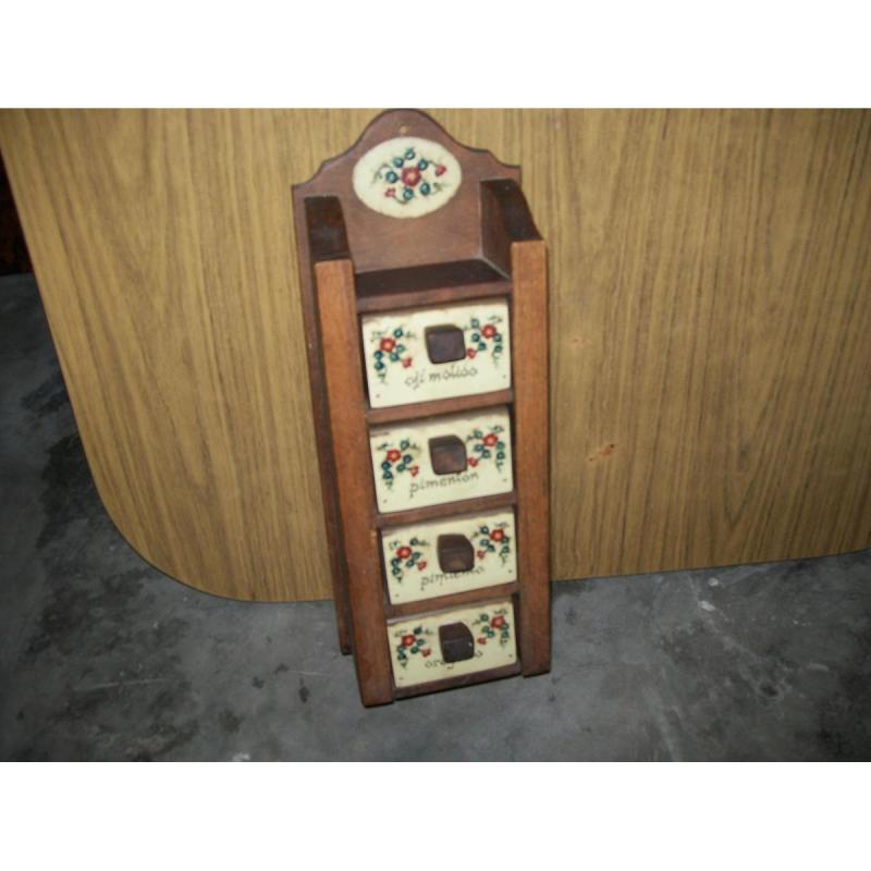 Especiero cajonero vertical de madera