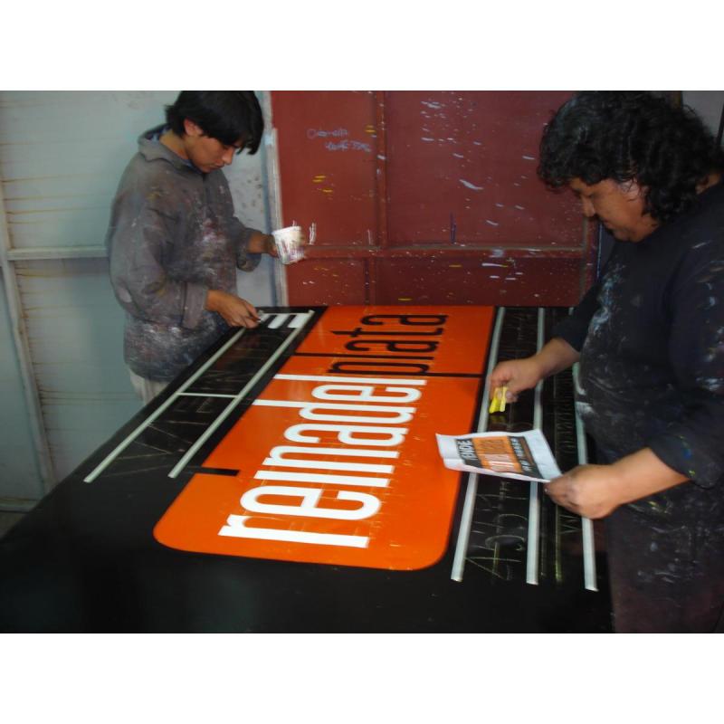Fabricacion, Colocacion y retiros de carteles - 5