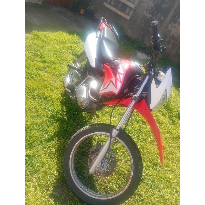 Vendo XR 150 mod 2017