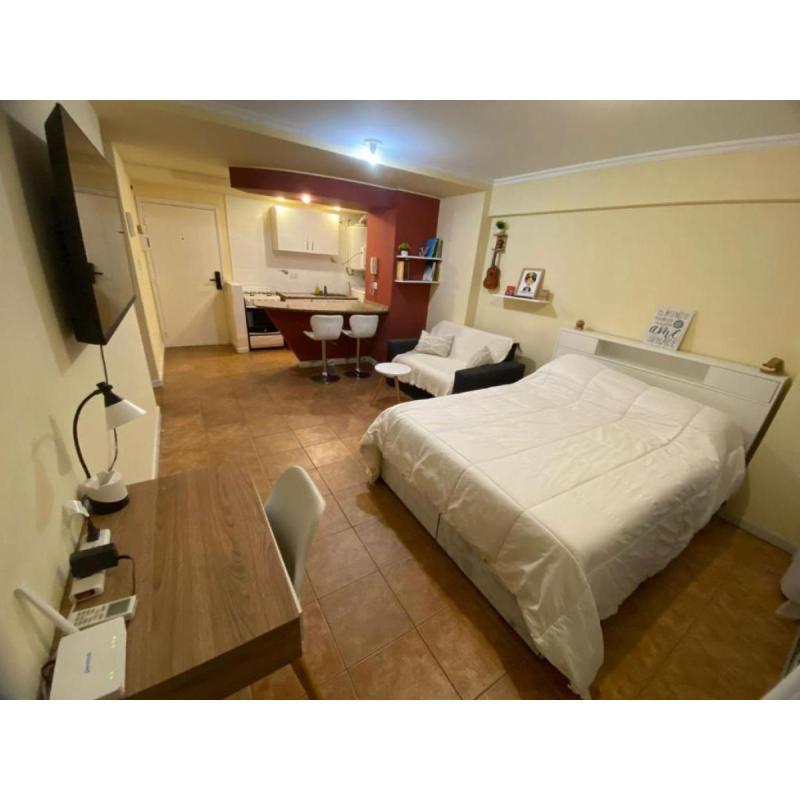 Monoambiente equipado en Nueva Córdoba – Balcón con vista a San Lorenzo, listo para rentas