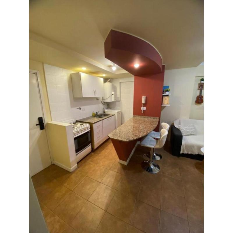 Monoambiente equipado en Nueva Córdoba – Balcón con vista a San Lorenzo, listo para rentas - 2