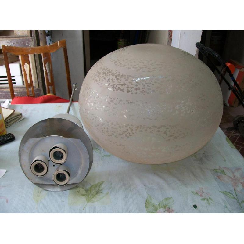 Lámpara de techo para tres focos con globo craquelado grande