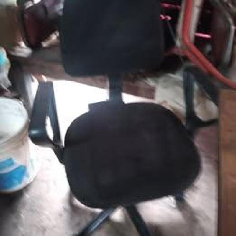 silla giratoria regulable con apoya brazos ergonómica