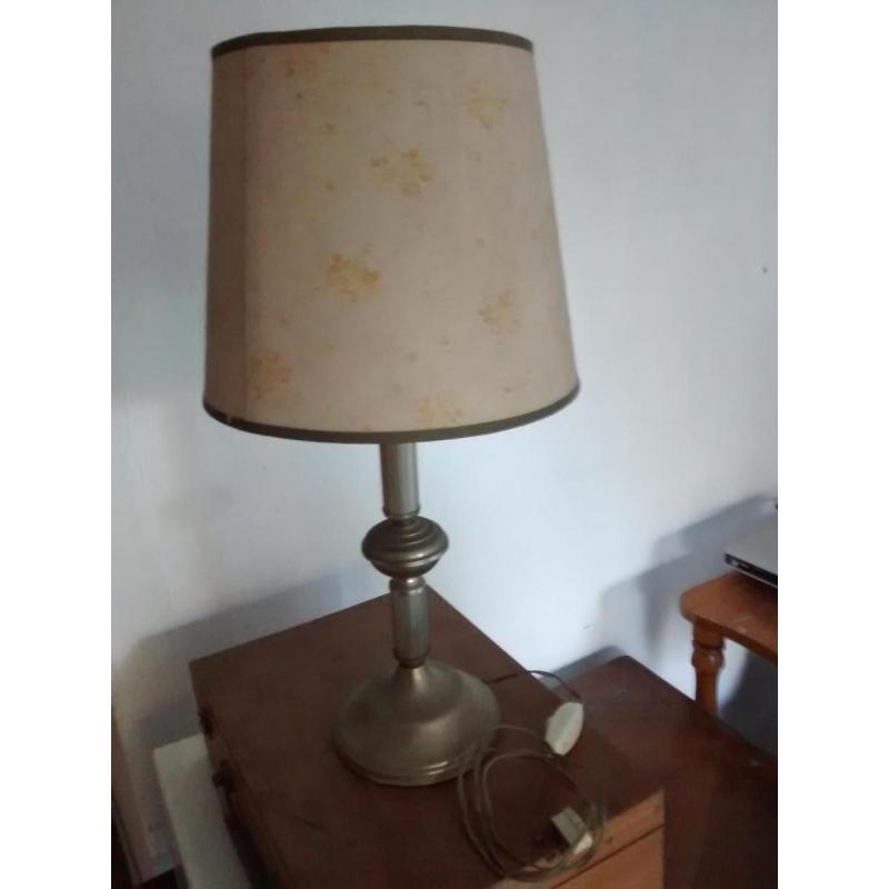 Lámpara de mesa de bronce platil