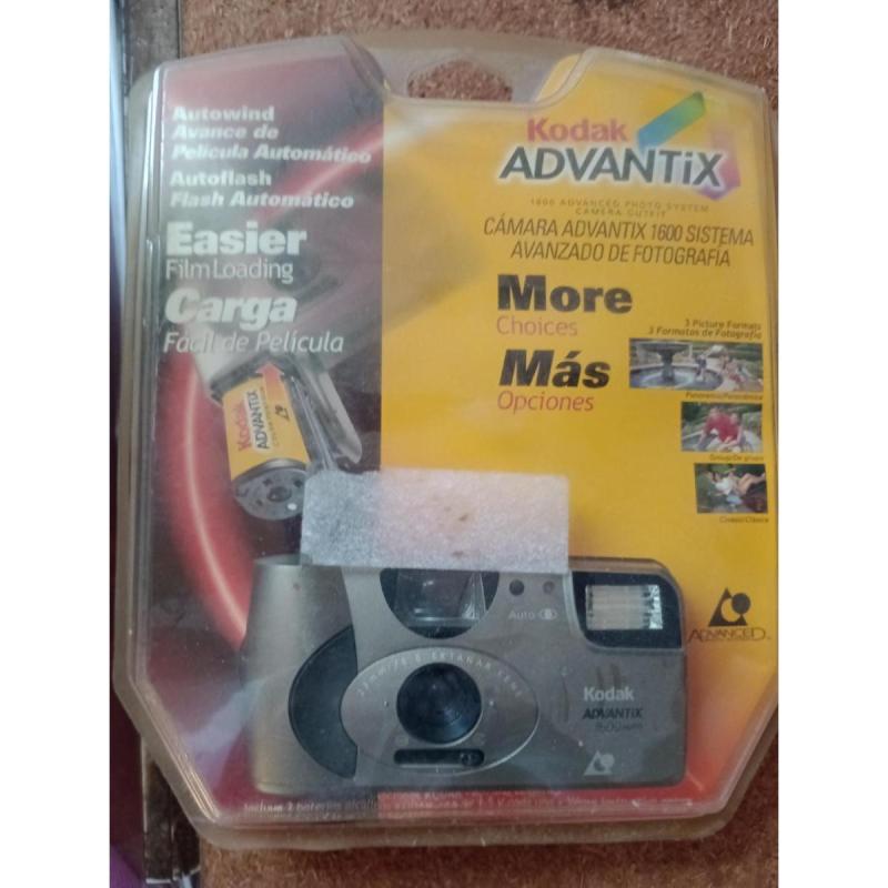 Cámara de fotos a rollo Kodak en blister sin uso