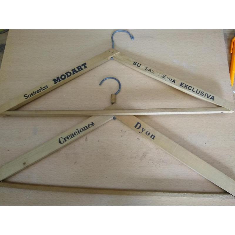 Perchas de madera por 20 unidades