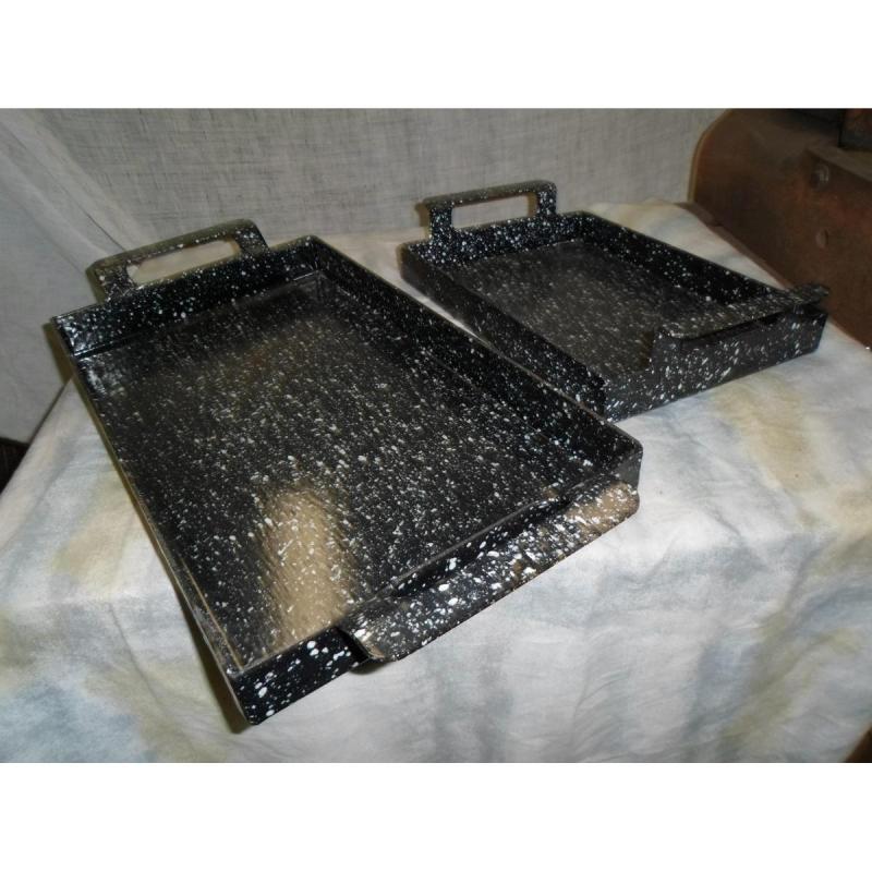 Planchetas, bandejas, ollas, cajas con tapa, todo enlozados, cunas etc. - 12/17