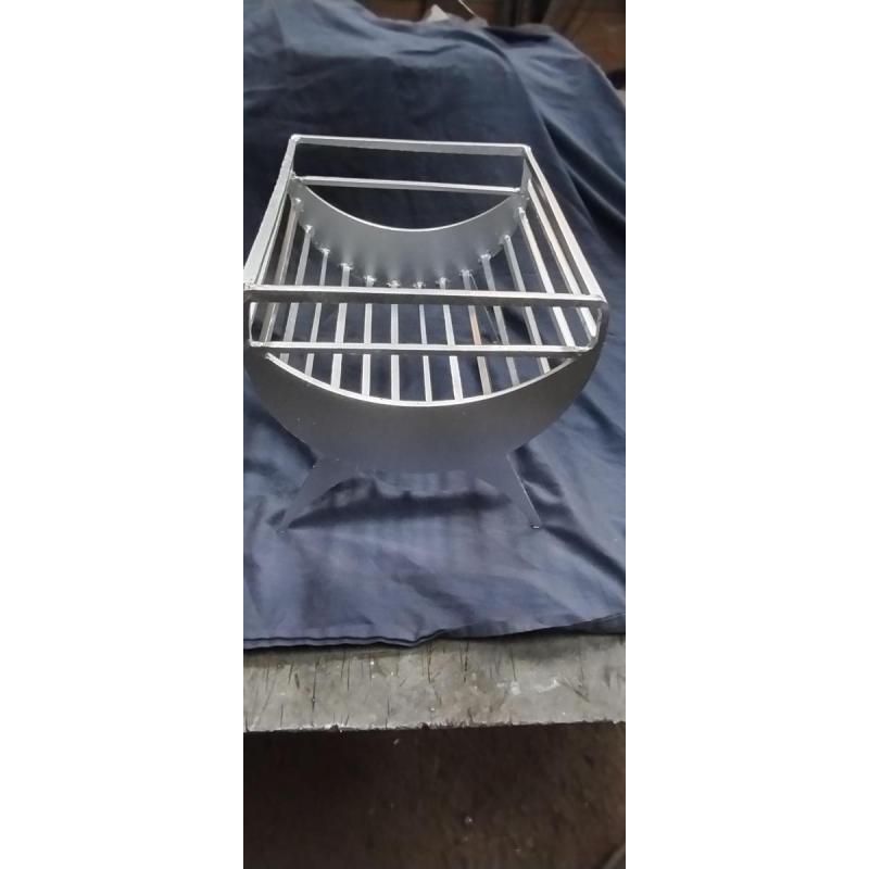 Planchetas, bandejas, ollas, cajas con tapa, todo enlozados, cunas etc. - 16/17