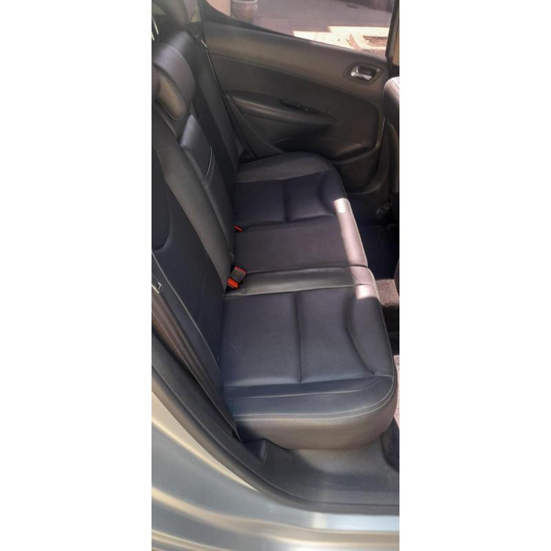 Vendo peugeot 308 hdi feline 2018 primera mano - 4