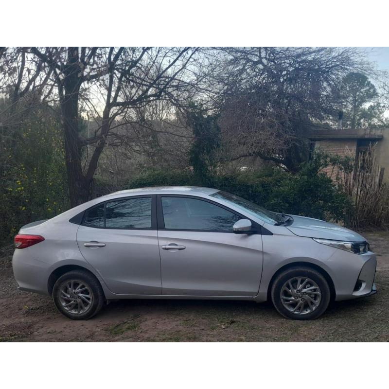 Toyota yaris 1.5 4 ptas sedan xls 2023