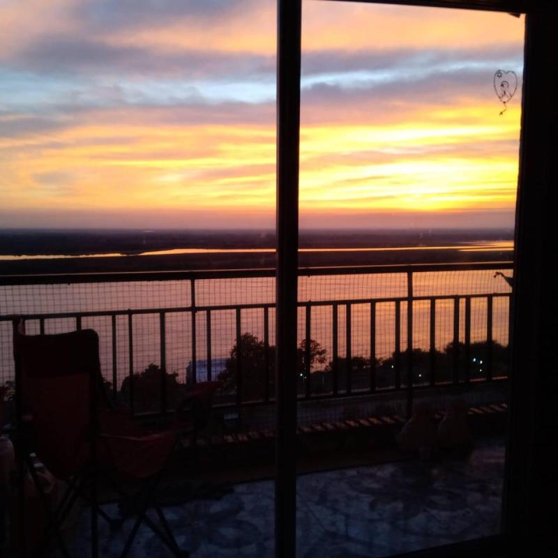 Dueño vende frente al río