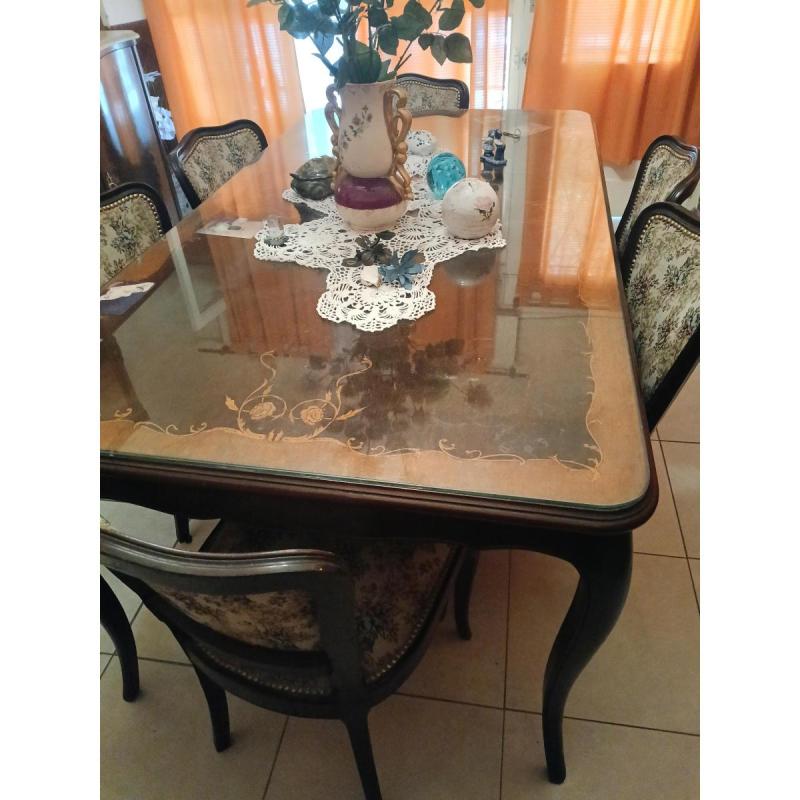 Mesa Luis XV y sillas excelente estado