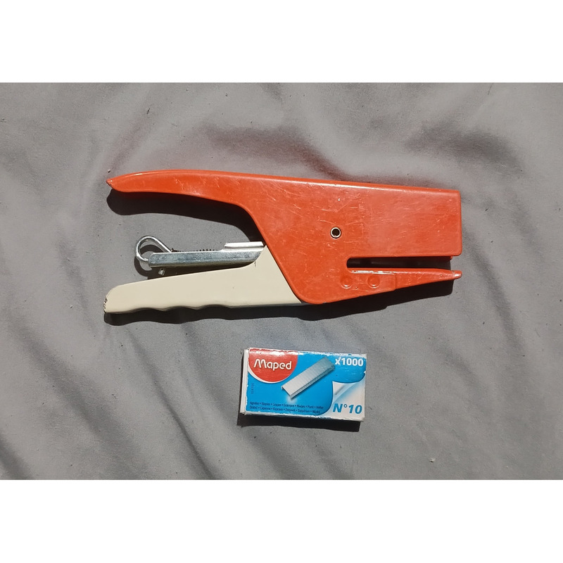 Abrochadora para papel + caja de broches