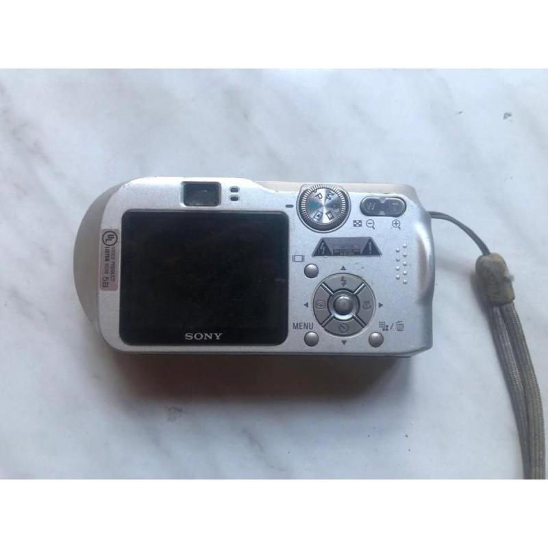 Sony Cyber-shot DSC-P200 Cámara digital - 7,2 Megapixels - 3
