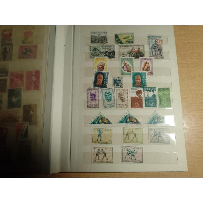 Sellos universales surtidos nuevos y usados - 15