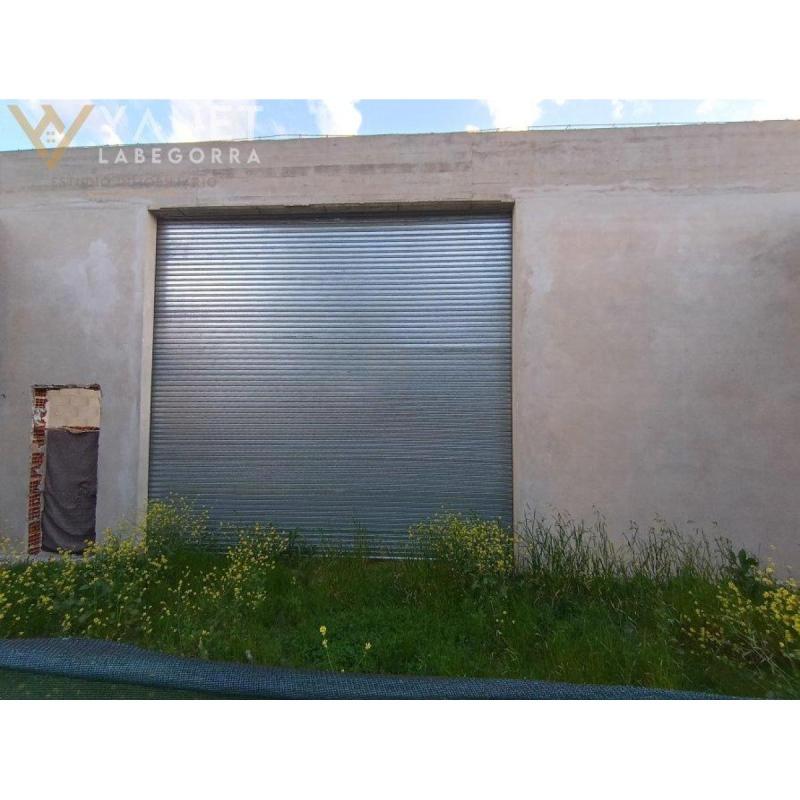 Gran galpon a 100 mts de acceso a la localidad