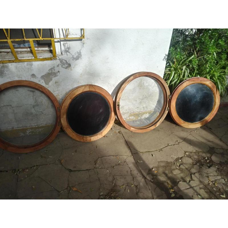 Dos ojos de buey de cedro con vidrio ,mosquiteros ,herrajes. - 2