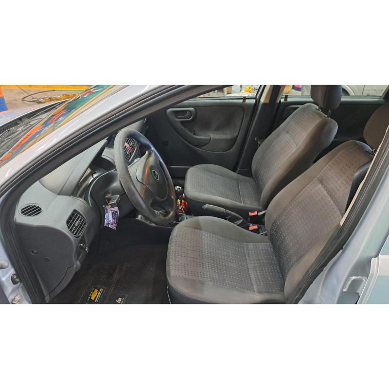 Chevrolet Corsa 2 GL 1.8 4 ptas - 9