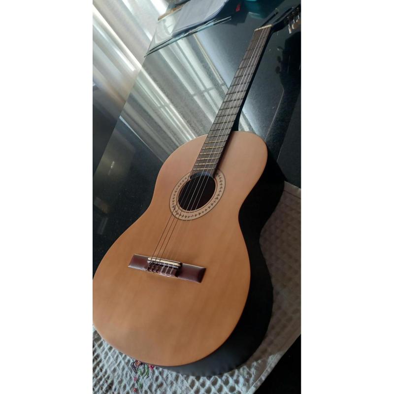 Vendo guitarra criolla Gracia M1 y tripode - 3