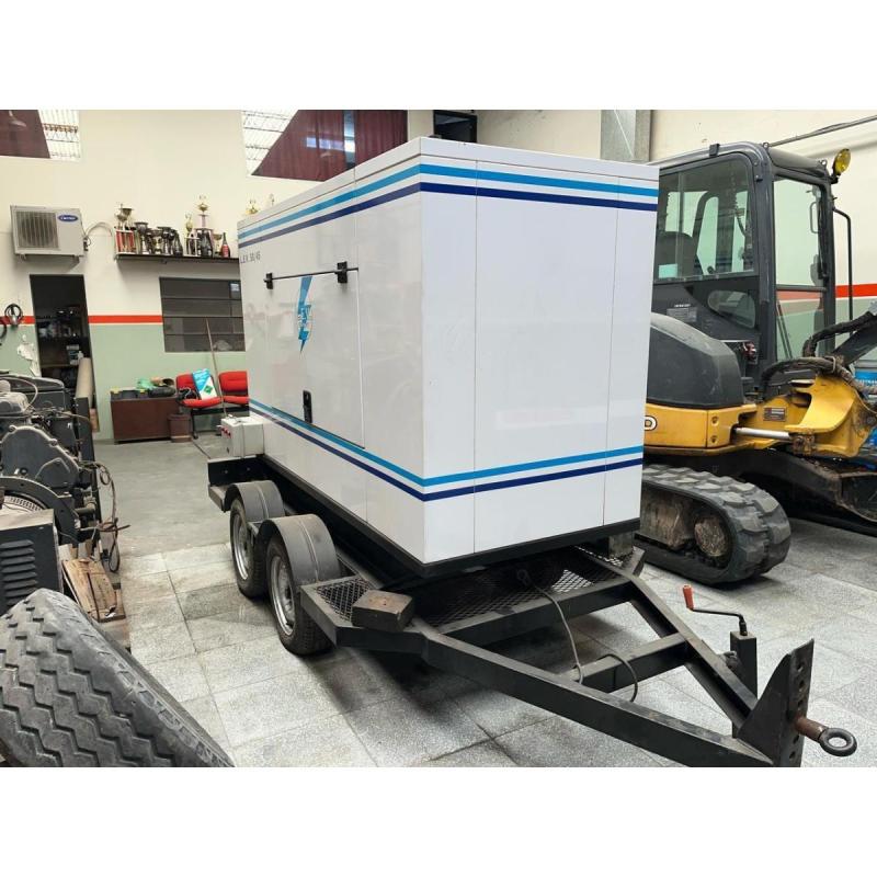 Grupo Electrógeno Trifásico Insonorizado – 50 kVA / 45 kW – Motor Iveco