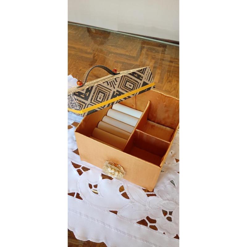 Cajas organizadoras multiusos y colgantes de colores - 7/16