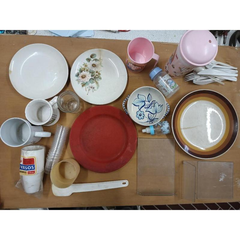 Adornos y vajilla a elección. El precio es unitario pero llevando el lote 50% de descuento