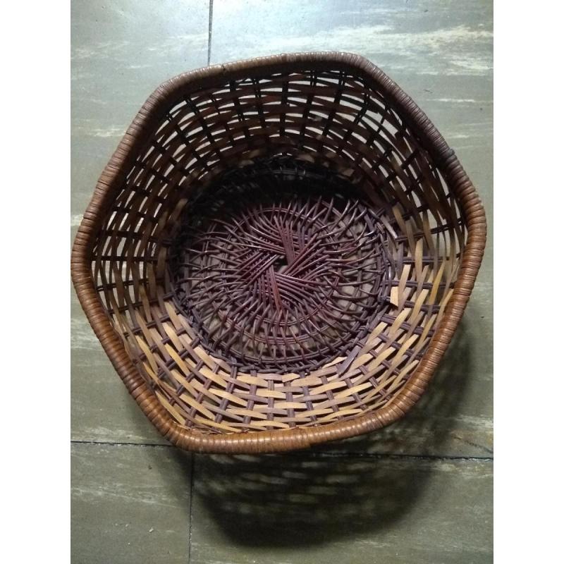 Canasta de mimbre hexagonal 19 cm. ideal panera o frutera