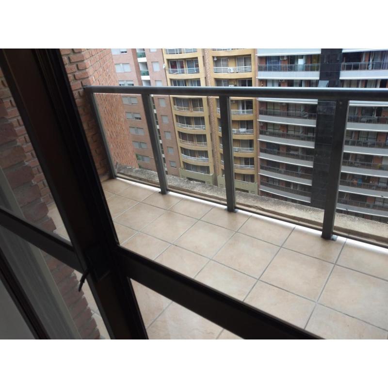 Piso alto con balcon, vista al Parque