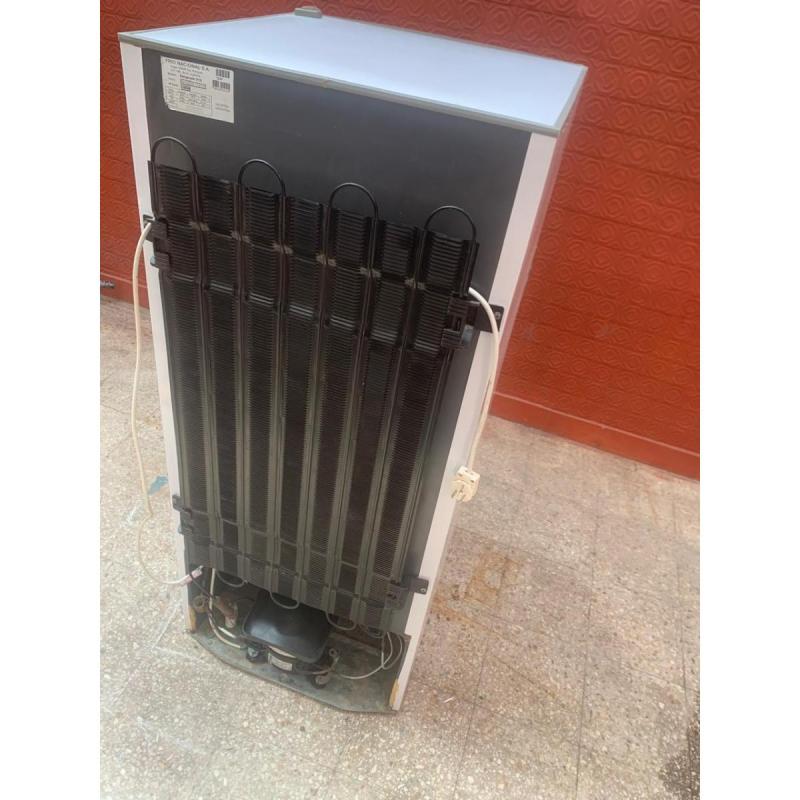 Vendo heladera lacar mod2110 con Freezer 192 litros - 2