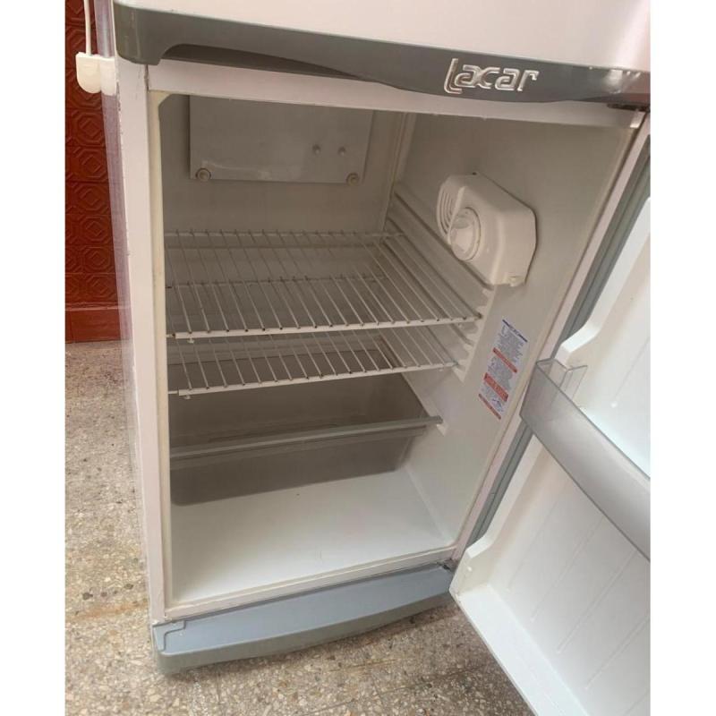 Vendo heladera lacar mod2110 con Freezer 192 litros - 3