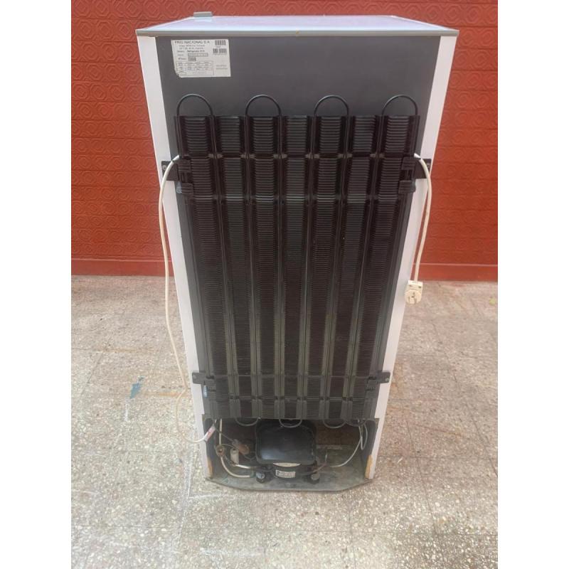 Vendo heladera lacar mod2110 con Freezer 192 litros - 6