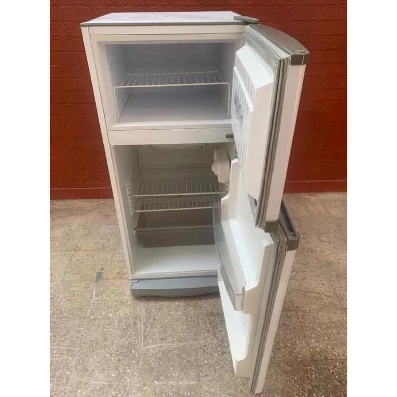 Vendo heladera lacar mod2110 con Freezer 192 litros - 7