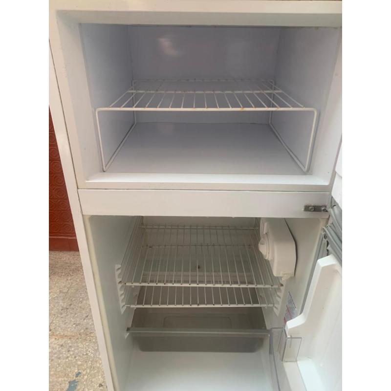 Vendo heladera lacar mod2110 con Freezer 192 litros - 8