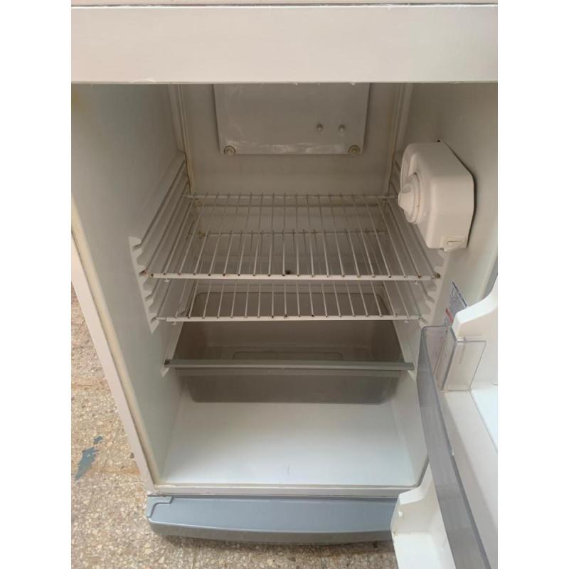 Vendo heladera lacar mod2110 con Freezer 192 litros - 9