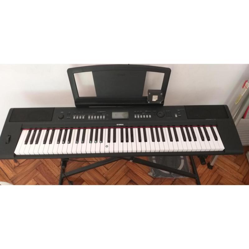 Teclado yamaha piaggero np-v60 color negro, con fuente original y atril