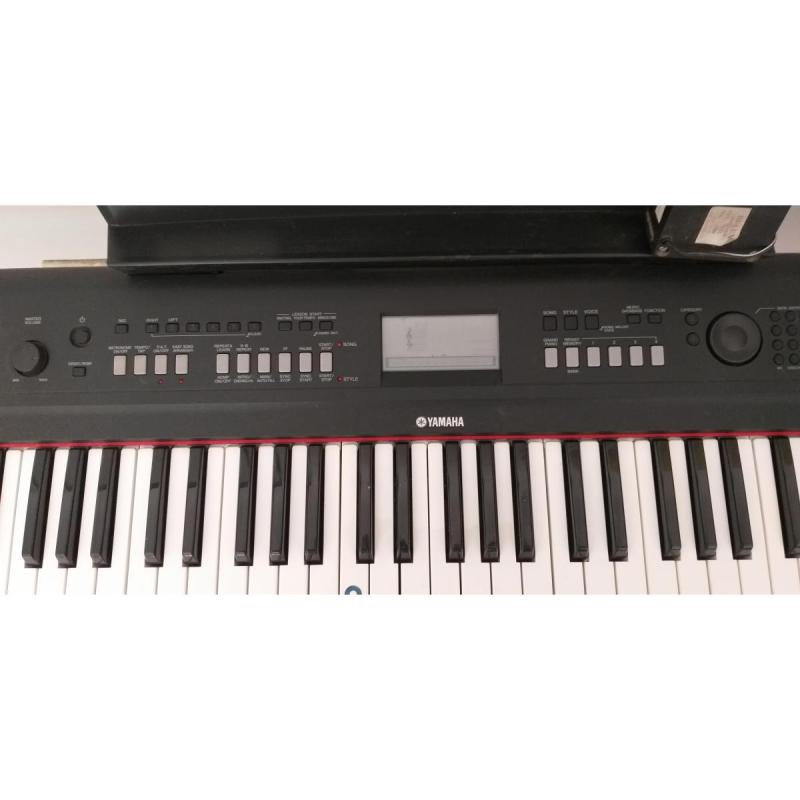 Teclado yamaha piaggero np-v60 color negro, con fuente original y atril - 2