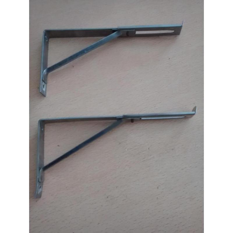 Escuadras para estantes regulables