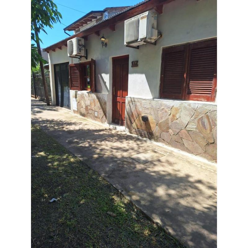 Se vende casa en pleno centro de Hernandarias, excelente ubicacion