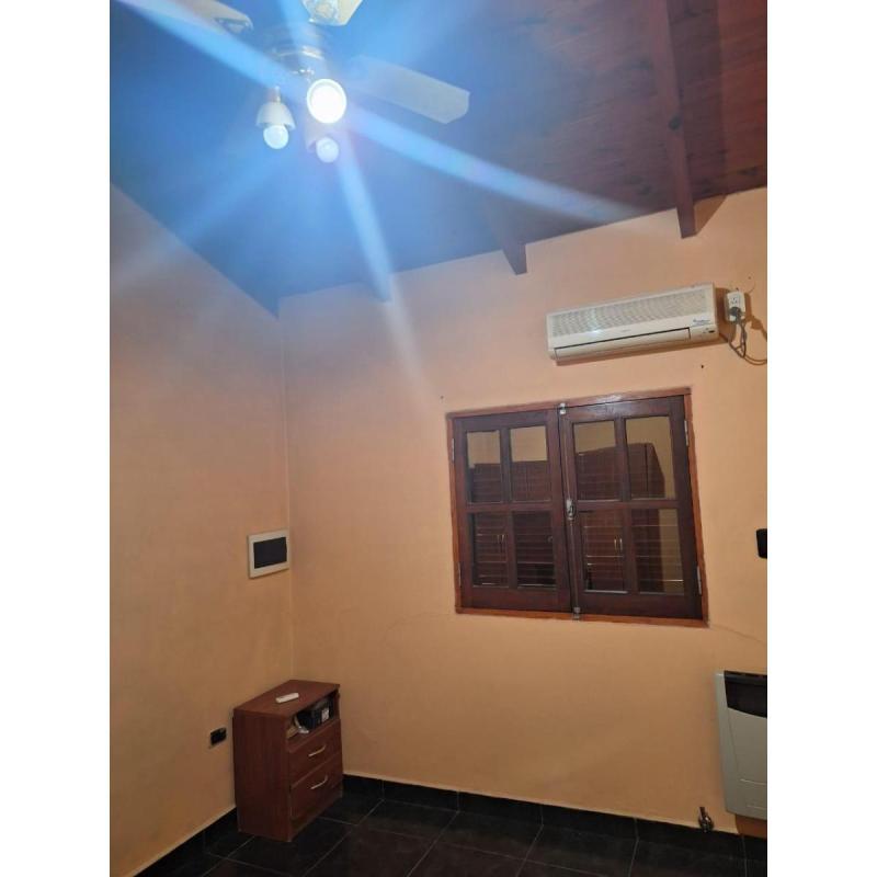 Se vende casa en pleno centro de Hernandarias, excelente ubicacion - 2