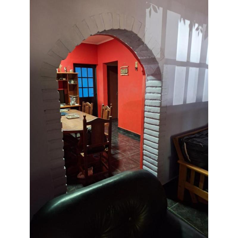 Se vende casa en pleno centro de Hernandarias, excelente ubicacion - 4