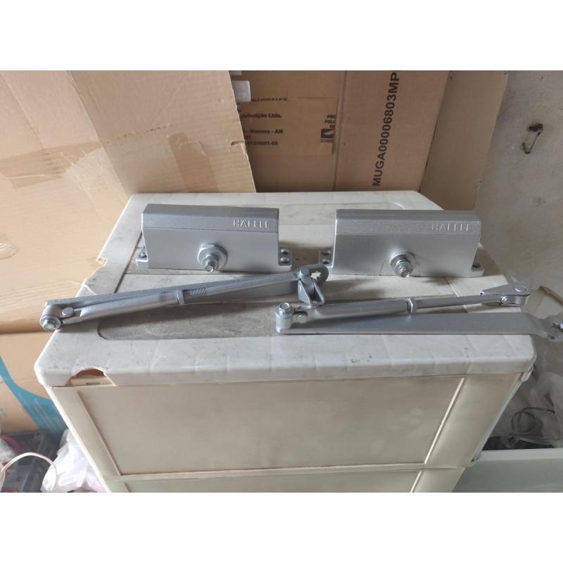 Cierra puertas Hafele