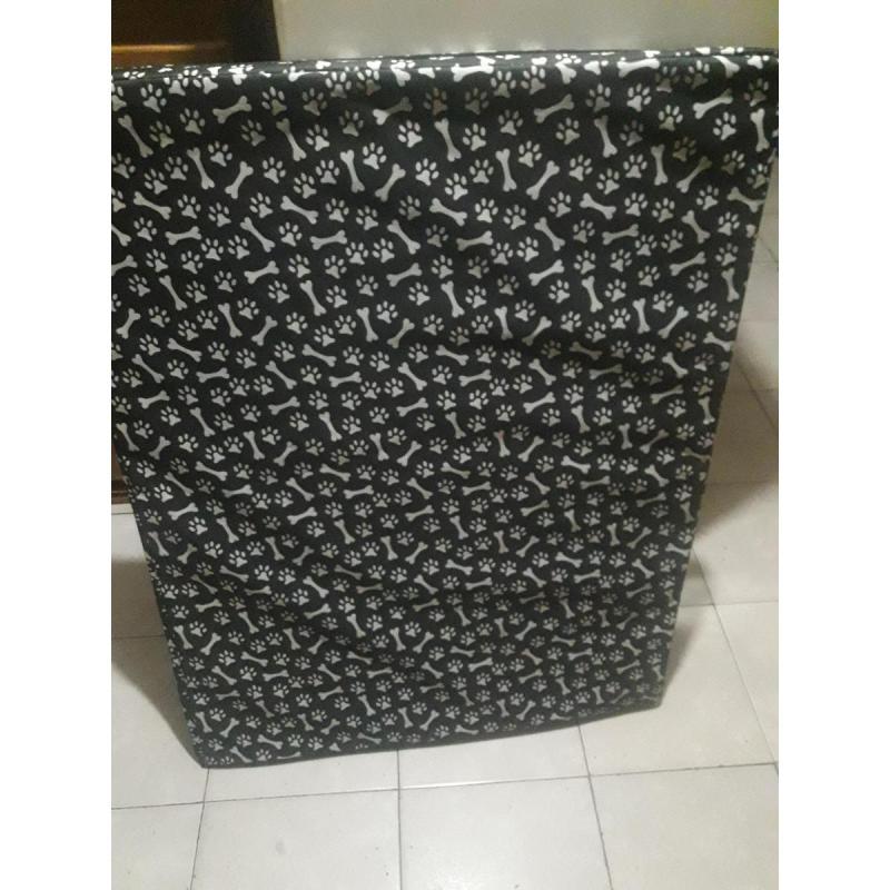 Colchoneta grande y comederos